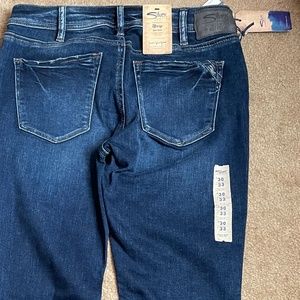 Brand New Silver Jeans Avery slim bootcut NWT Highrise